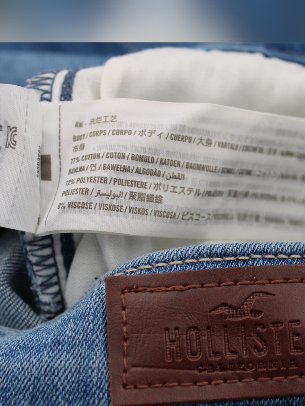 Hollister Medium Wash Distressed Skinny Jeans Size 6 (28R) - Picture 6 of 8